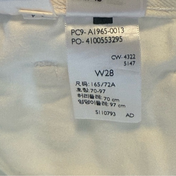 Levi’s High Waisted Mom Shorts in White Size W28 - Picture 9 of 11